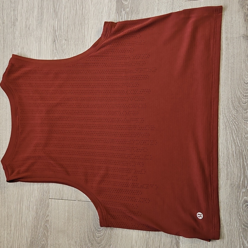 Lululemon Train to Be Tank Top Stripe Rain Stripe Savannah Size 8 - Picture 5 of 6